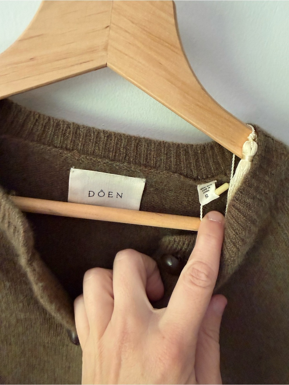 Doen cashmere ashford cardigan in forest green moss - Picture 3 of 5